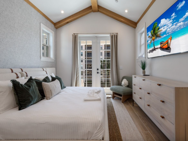Lido Key Ten Bedroom Steps to  Beach Luxury Rental Walk to St. Armands Circle WOW!